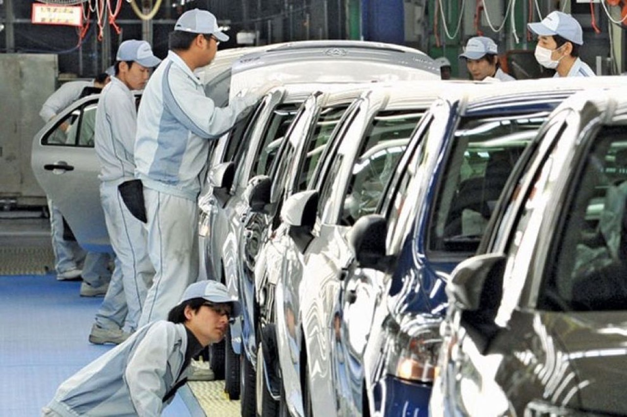 Giappone: solo auto elettriche in vendita dal 2035, il governo ci pensa