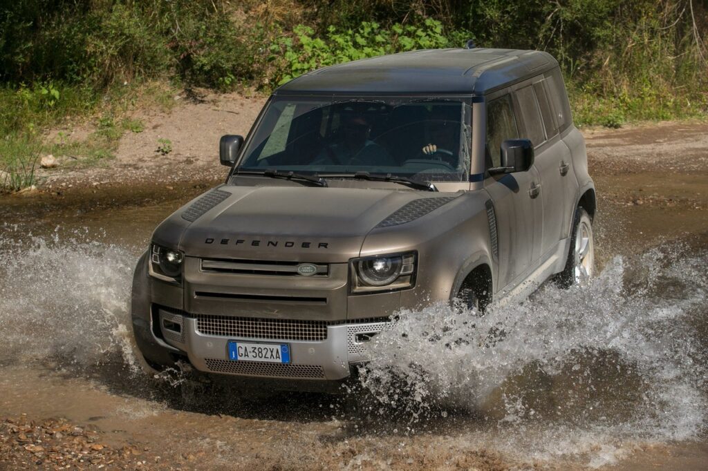 Land Rover Defender 2020: conquista le 5 stelle EuroNCAP [VIDEO]