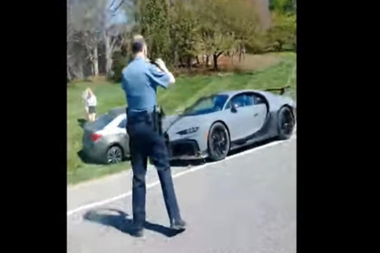 Bugatti Chiron Pur Sport: il cliente prova l’auto ma perde il controllo dei suoi 1.500 CV, il VIDEO