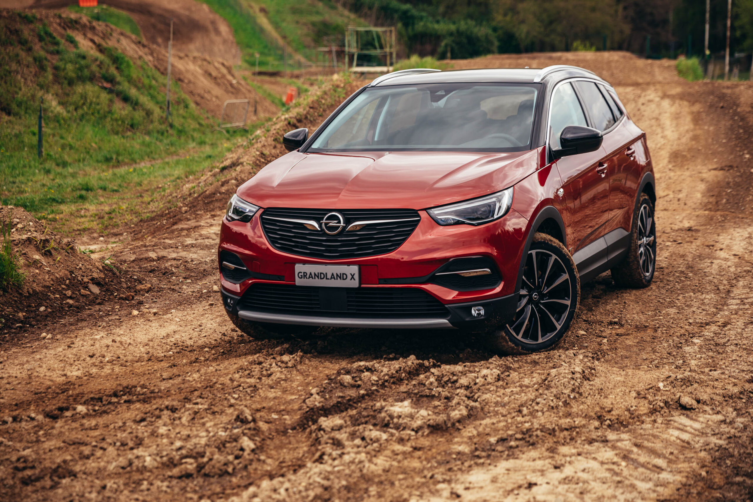 Opel Grandland X Hybrid4 Plug-in 2021: PROVA SU STRADA. Testiamo la trazione integrale