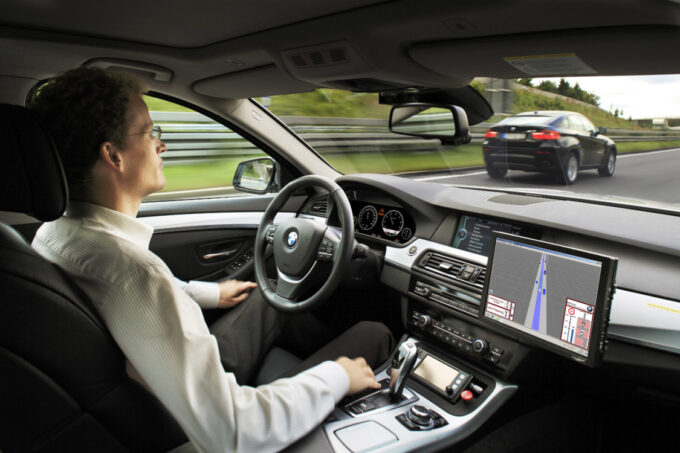 Regno Unito: via libera alla guida autonoma entro la fine del 2021