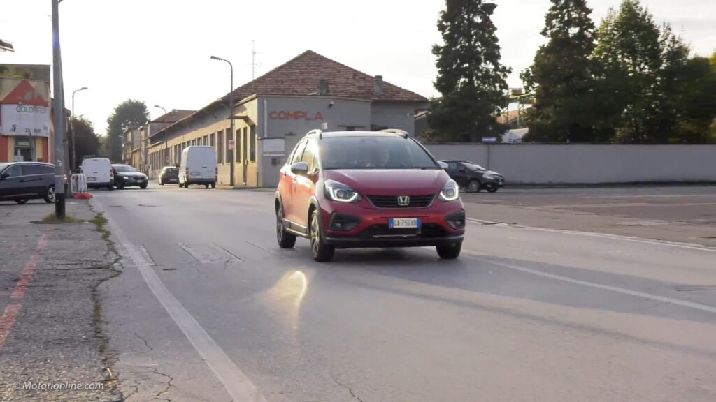 Honda Jazz Crosstar Hybrid 2021: VIDEO PROVA SU STRADA dell’ibrida da città