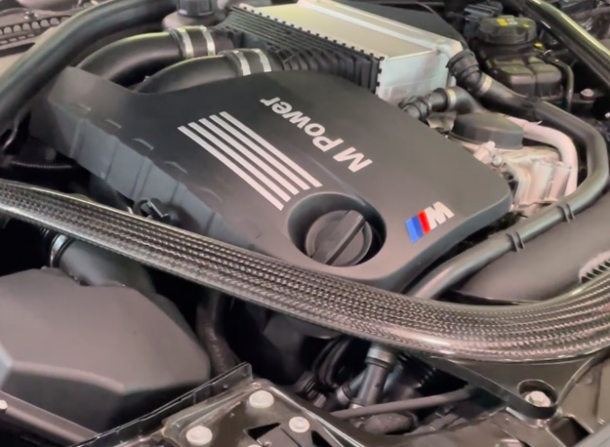 BMW M2 CS: alla scoperta del potente motore S55 con Alessandro Gino [VIDEO]