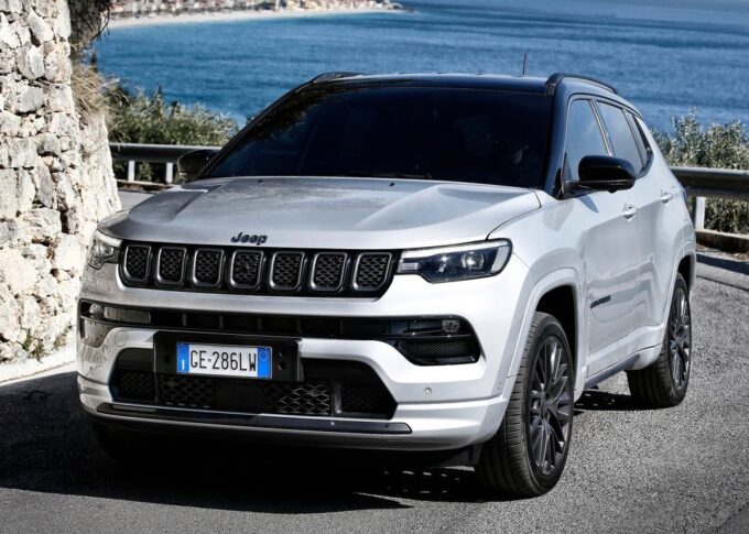 Jeep Compass: restyling in arrivo al Salone di Chicago 2021