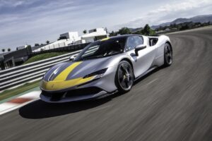 Ferrari SF90 Stradale: la Prova In Pista con il pacchetto ASSETTO FIORANO [VIDEO]