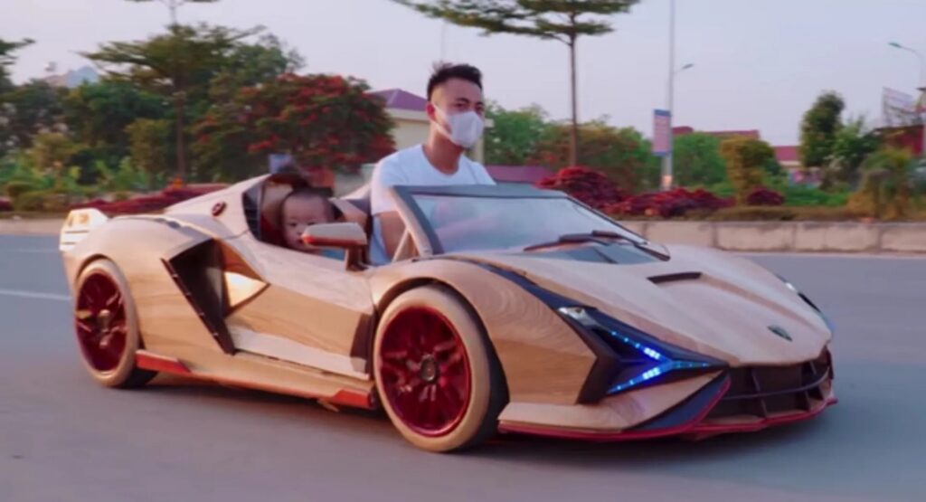 Lamborghini Sian: 65 giorni per creare un modellino in legno per il figlio [VIDEO]