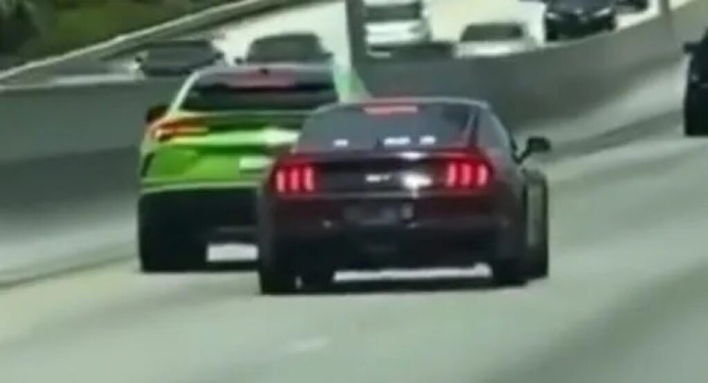 Florida: l’inseguimento tra una Mustang della polizia e una Lamborghini Urus [VIDEO]