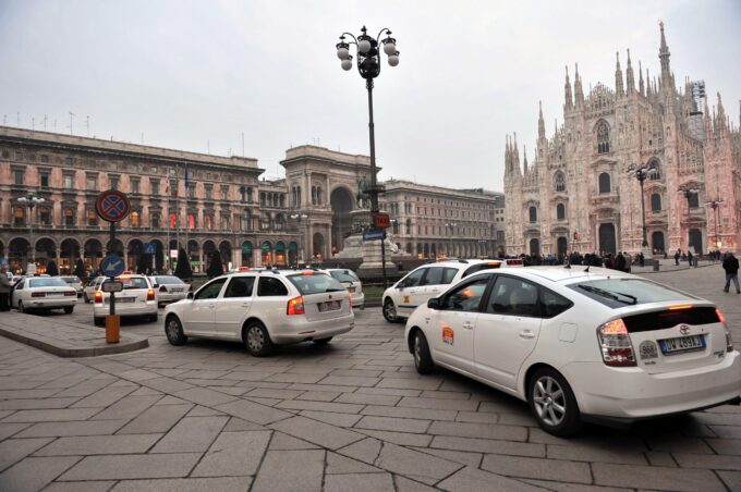 Milano si attiva contro il trasporto pubblico abusivo: intesa tra prefettura, comune e sindacati
