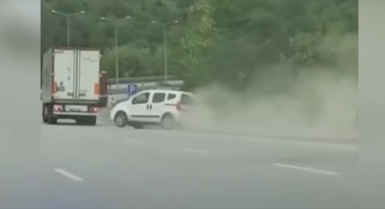 Turchia: un Tir spinge il furgoncino fuori dalla carreggiata, c’è il VIDEO della lite