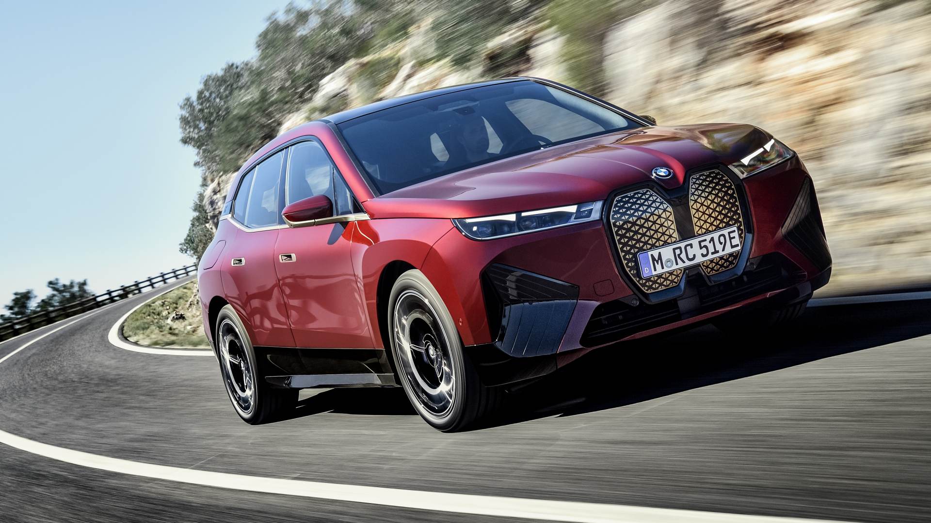 BMW iX 2021: in arrivo a novembre il primo SAV nativo elettrico con prezzi a partire da 84.000 euro