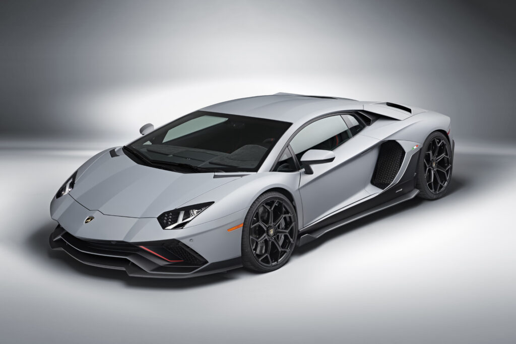 Lamborghini Aventador Ultimae: l’ultima “pura” V12 del Toro che sale a 780 CV [FOTO e VIDEO]