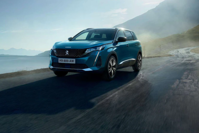 Peugeot 5008: due efficienti motori benzina di ultima generazione