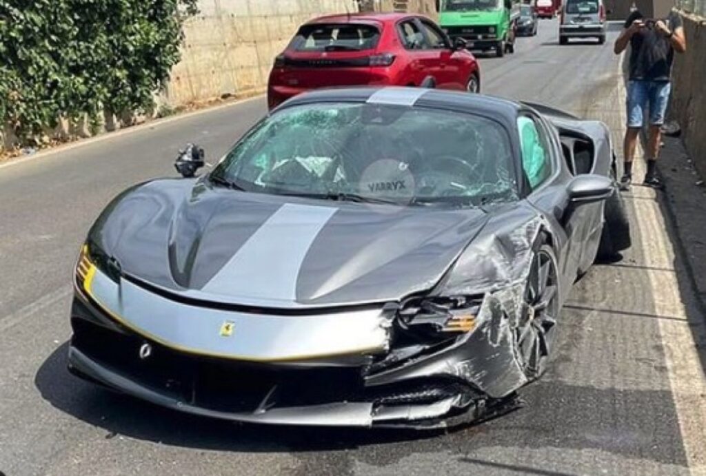 Ferrari SF90 Stradale Assetto Fiorano: che botto a Ventimiglia [FOTO e VIDEO]