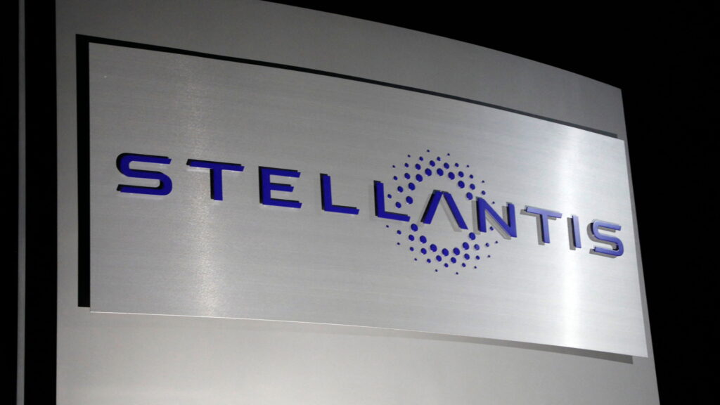 Stellantis: firmato l’accordo per una nuova linea di credito da 12 miliardi di euro