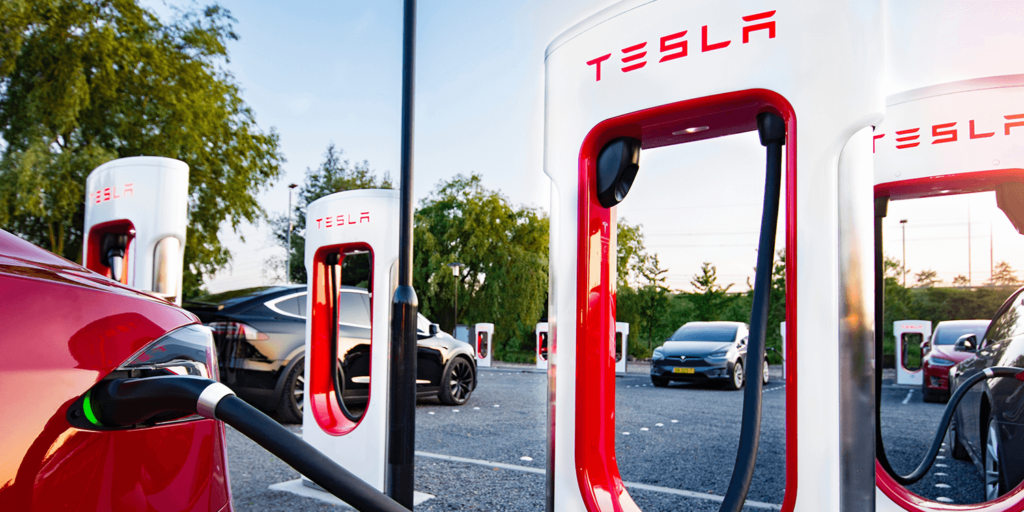 Tesla: rete Supercharger disponile per tutti