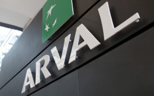 Arval aumenta il suo obiettivo di veicoli elettrificati a noleggio entro il 2025