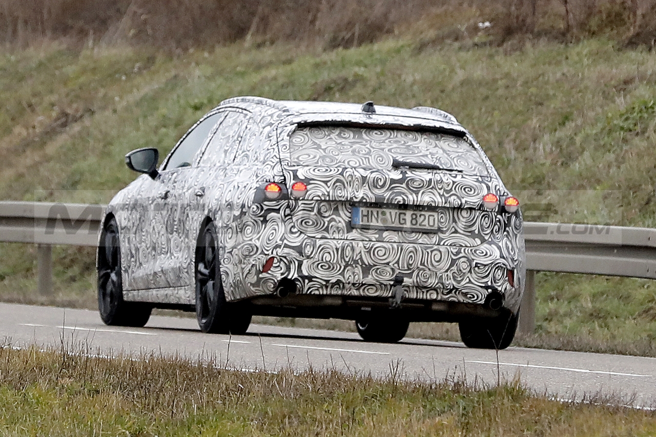Audi A4 Avant 2023 primo avvistamento foto spia