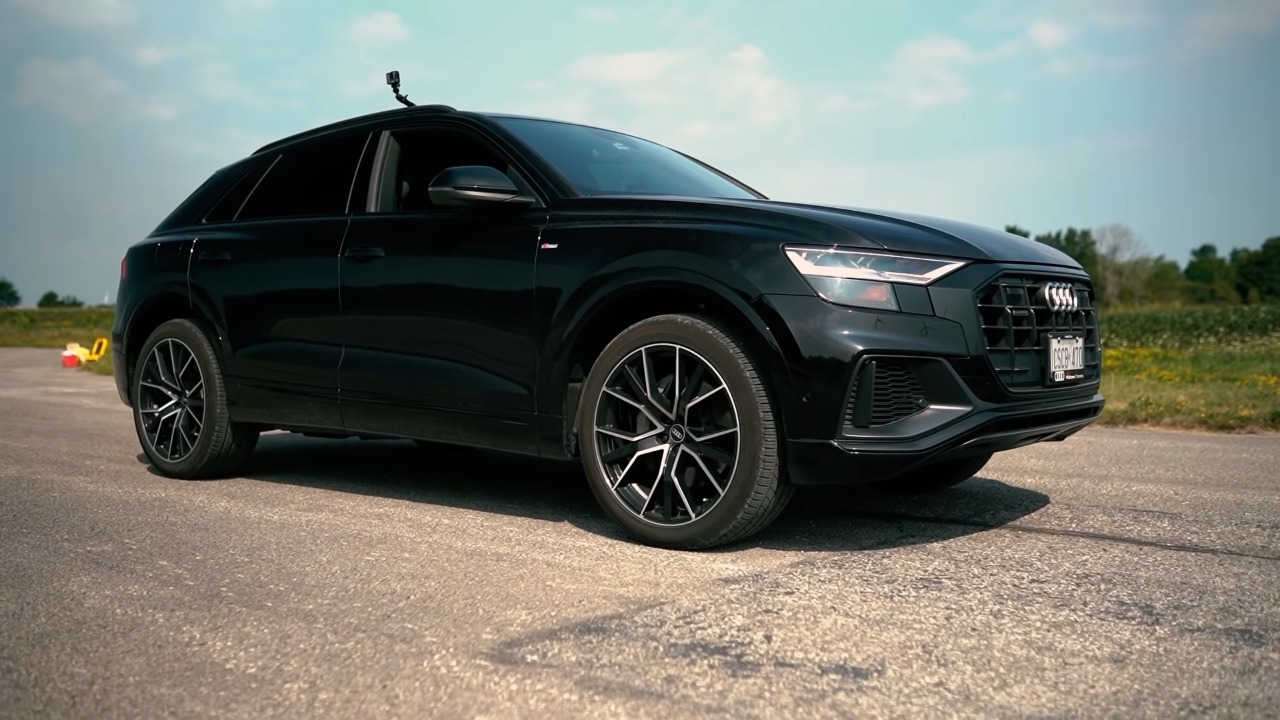 Audi Q8 vs BMW X5: chi vince la drag race? [VIDEO]