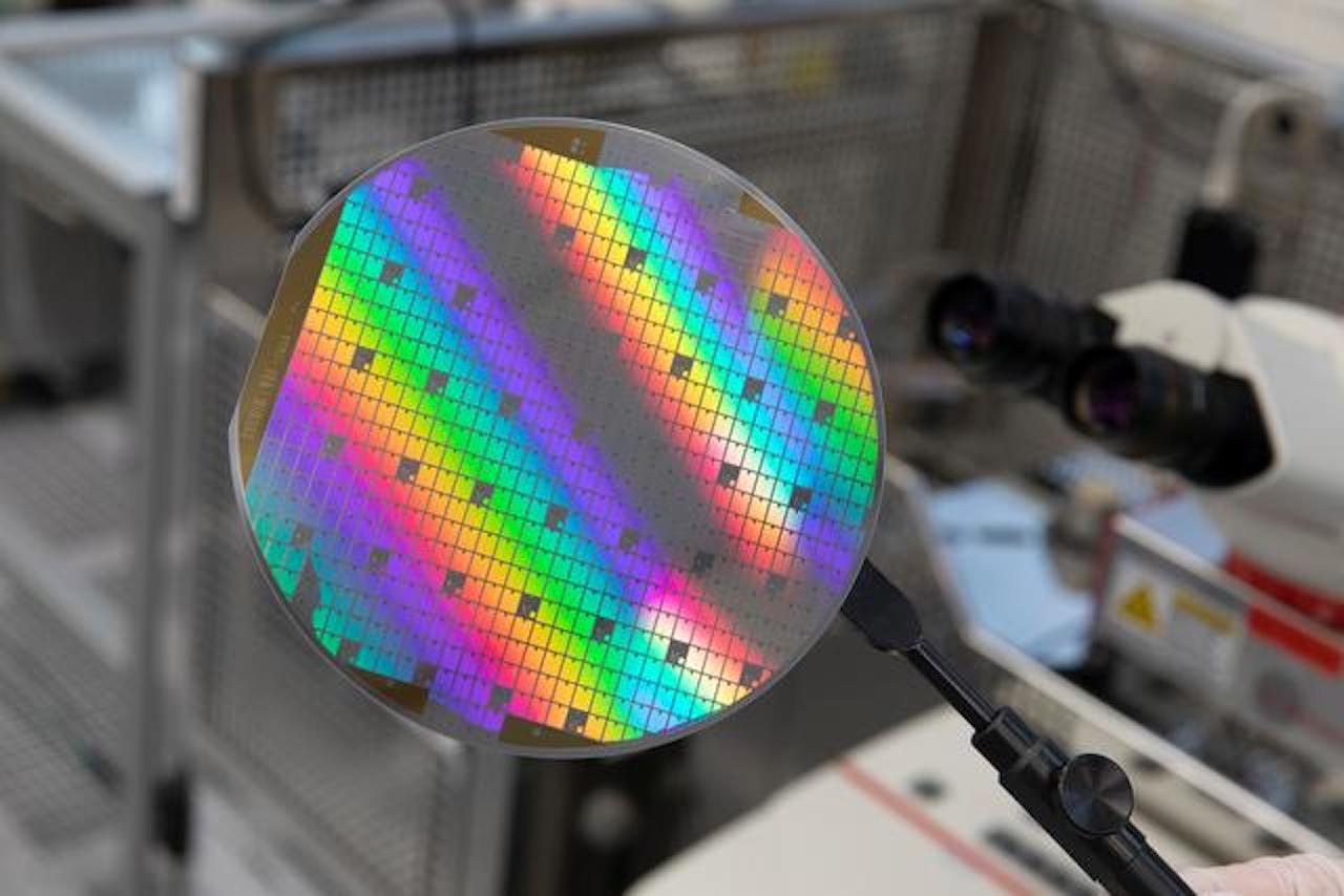 Bosch avvia la produzione di chip in carburo di silicio