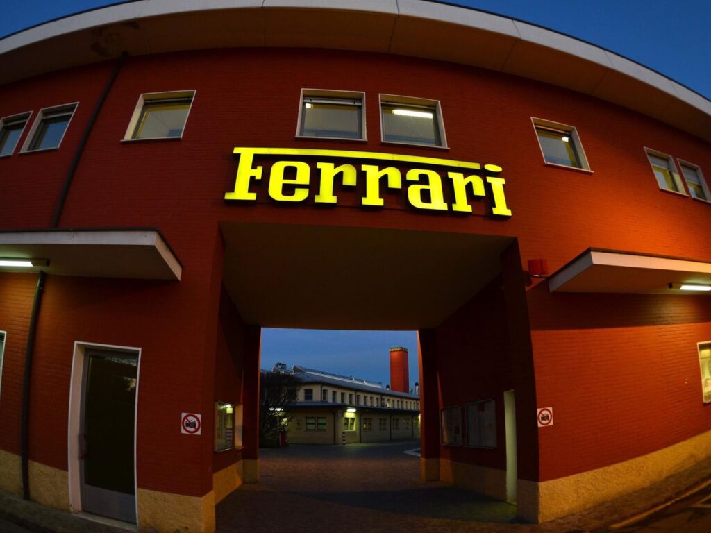 Ferrari volta pagina: l’ad Vigna ridisegna l’area prodotto congedando tre top manager