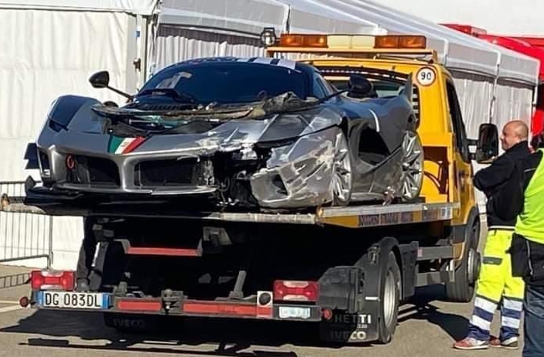 Ferrari FXX K Evo si schianta durante un evento in pista al Mugello