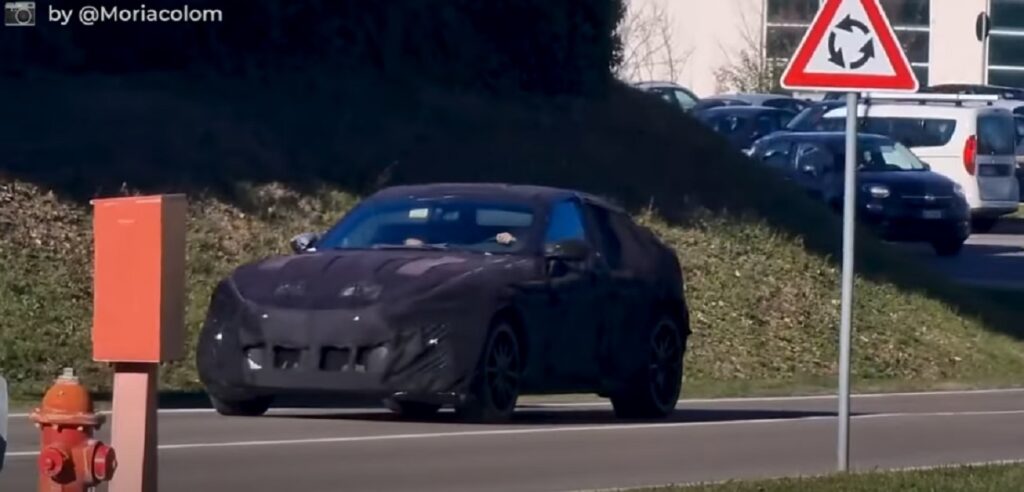 Ferrari Purosangue 2022: il prototipo con carrozzeria definitiva [VIDEO]