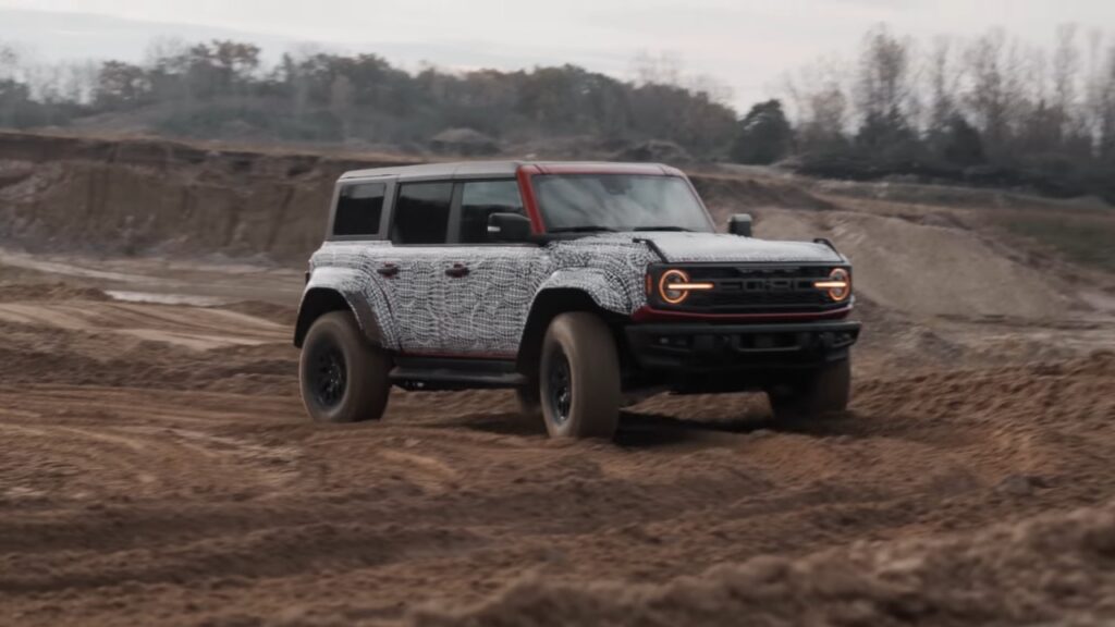 Ford Bronco Raptor mostra in anteprima le sue capacità off-road [VIDEO]