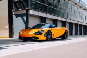 McLaren 720S Daniel Ricciardo Edition visita il circuito del GP d’Australia [FOTO]