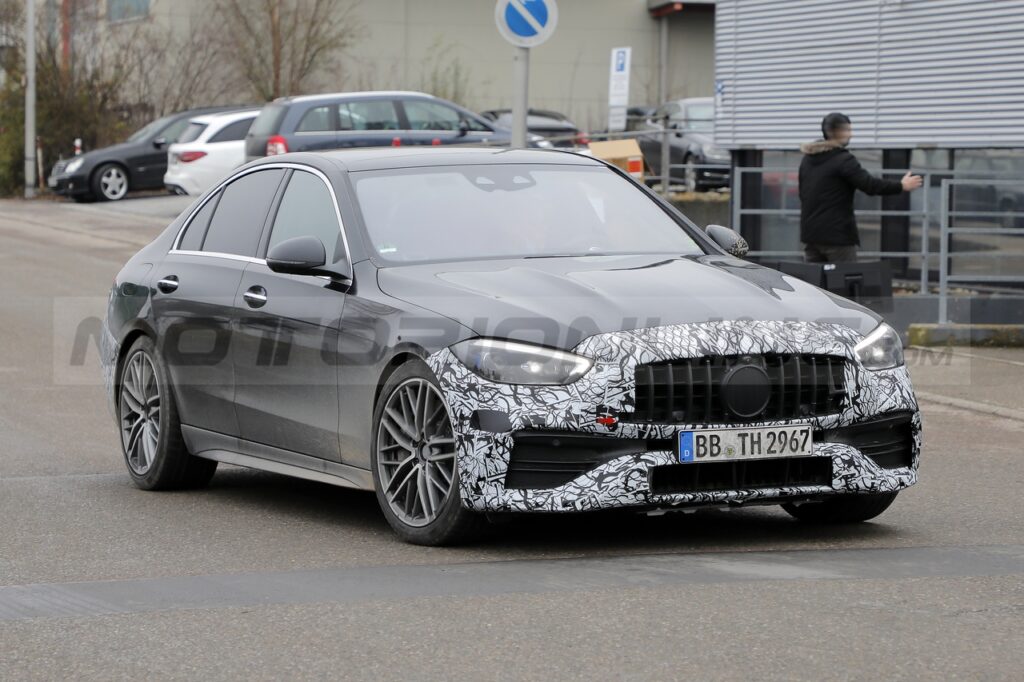 Mercedes-AMG C 43 2023: proseguono i test sulla vettura [FOTO SPIA]