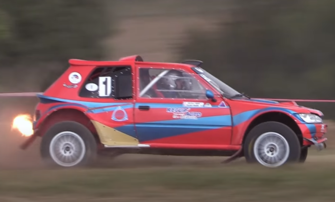 Peugeot 205 Proto: sound e fiamme tra le colline di Goodwood [VIDEO]