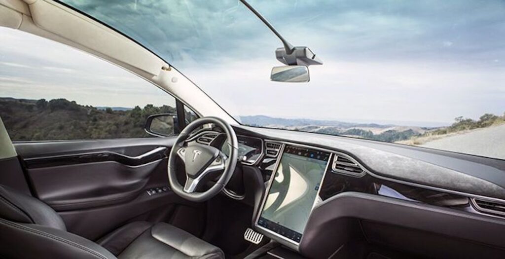 Tesla: il video dell’Autopilot 2.0 sarebbe stato modificato