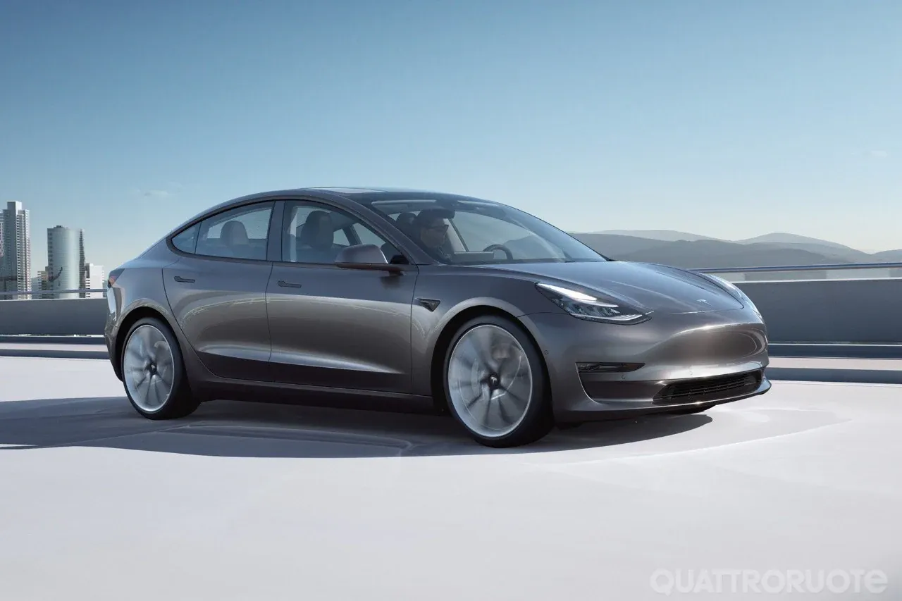 Tesla Model 3 è l’auto elettrica più venduta in Europa nel 2021