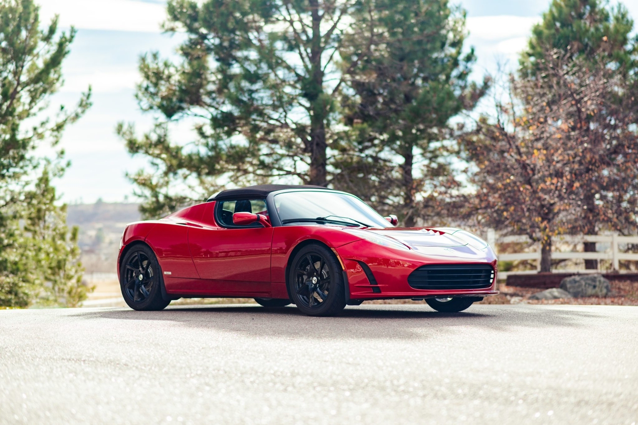 Tesla Roadster: all’asta un esemplare quasi nuovo