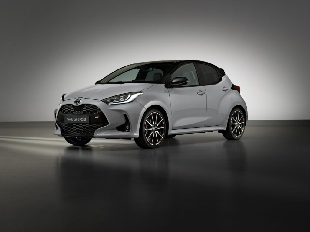 Toyota Yaris GR Sport: ufficiale la nuova versione sportiva della city car [FOTO]