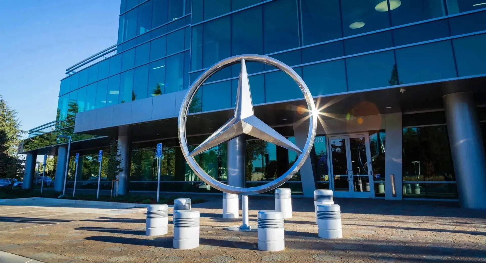 Daimler: un bonus di 6.000 euro a tutti i dipendenti in Germania