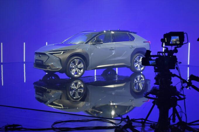 Subaru Solterra: walk-around video del nuovo SUV elettrico in versione europea