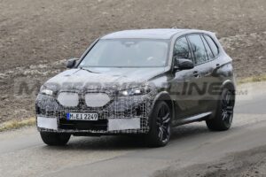 BMW X5 M 2023: ecco il restyling in forma di prototipo [FOTO SPIA]