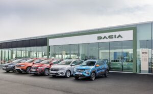 Dacia, la nuova identità visuale rifà il look ai concessionari [FOTO]