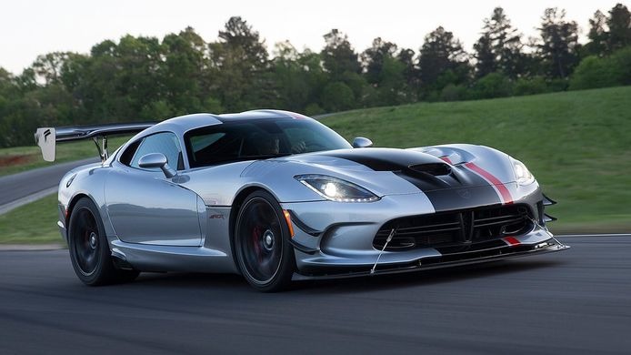 Lo strano caso della Dodge Viper negli USA