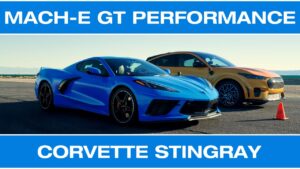 Ford Mustang Mach-E GT vs Chevrolet Corvette C8: chi vince la drag race? [VIDEO]