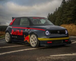 Honda e: ecco la versione con livrea Red Bull e kit widebody