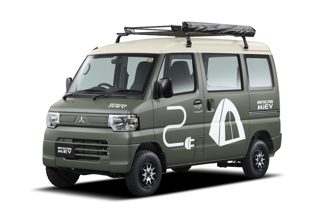 Mitsubishi presenta un mini camper elettrico lungo 340 cm