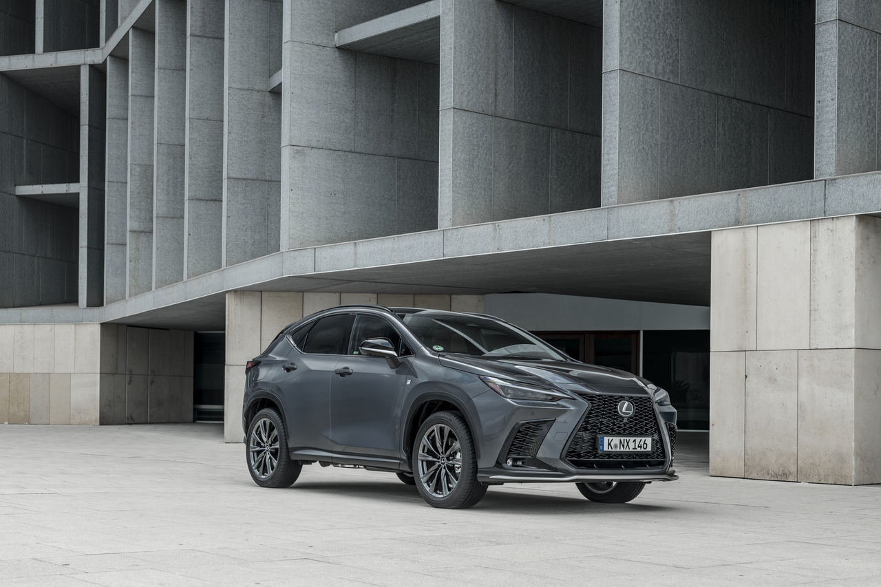 Nuovo Lexus NX 450h+ eletto miglior veicolo ibrido plug-in dell’anno