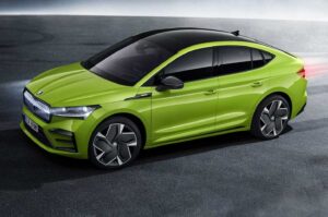 Skoda Enyaq Coupé iV: il SUV elettrico si fa più slanciato e aerodinamico [FOTO e VIDEO]