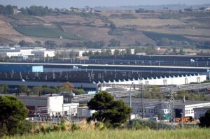 Gigafactory in Italia, il cerchio per la scelta della sede si stringe: Termoli o Ivrea?