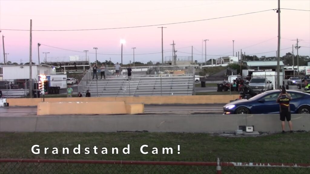 Tesla Model S Plaid vs Harley-Davidson LiveWire: chi vince la drag race? [VIDEO]