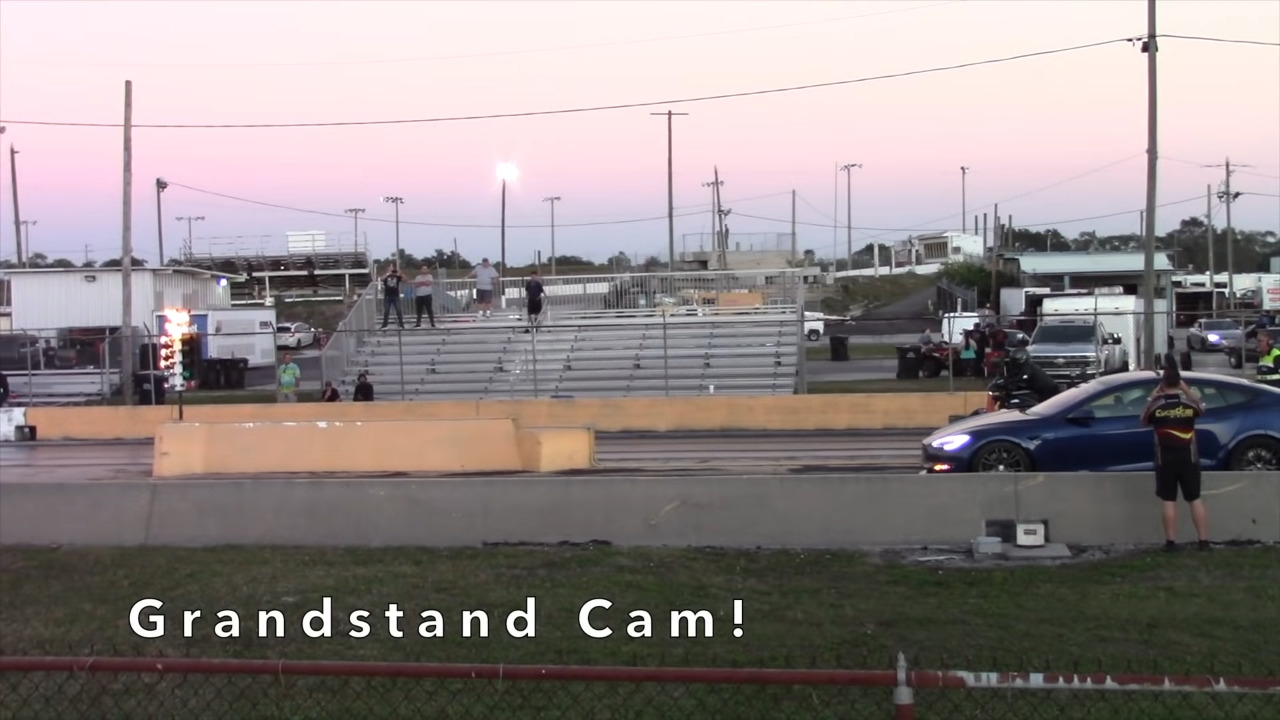 Tesla Model S Plaid vs Harley-Davidson LiveWire drag race