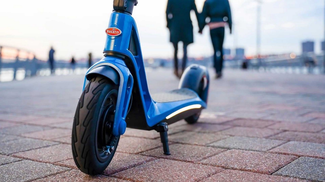 Bugatti: il primo veicolo elettrico è un … monopattino