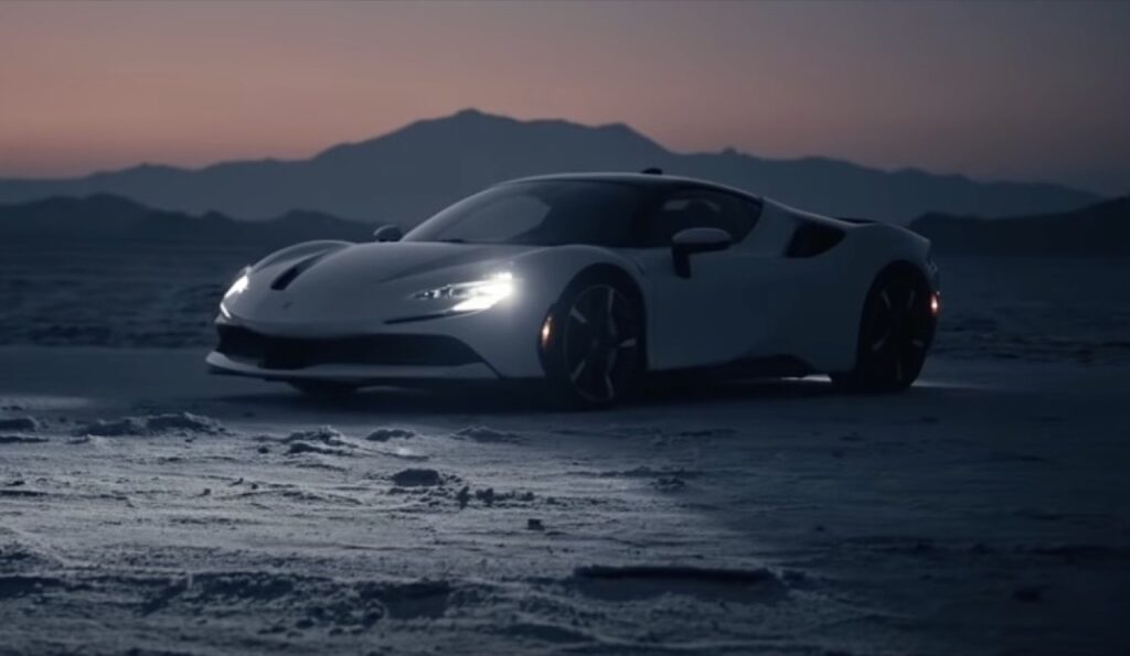 Ferrari SF90 Stradale: guardala sfrecciare ad oltre 300 km/h sul lago salato di Bonneville [VIDEO]