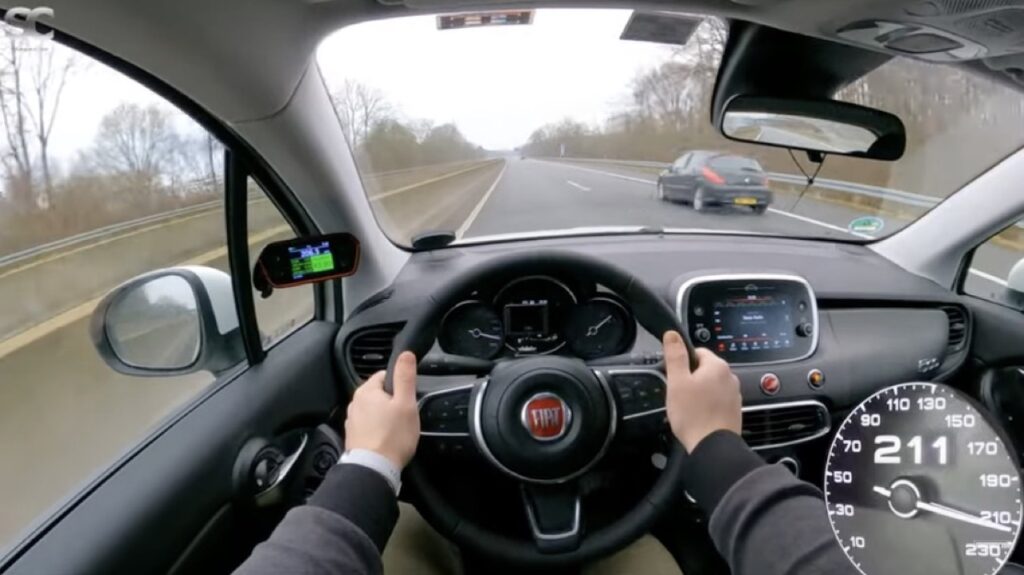 Fiat 500X 2021: a quanto arriva sulle autobahn tedesche senza limiti? [VIDEO]